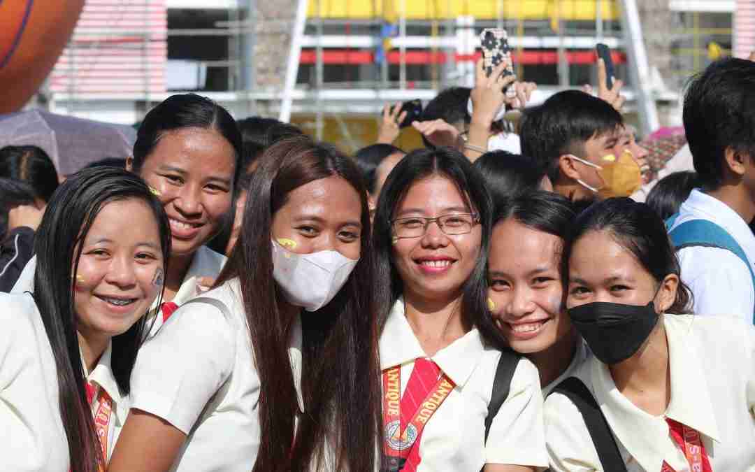 ANTIQUE — The new academic year kicked off at University of Antique this morning, August 31 with “sUgalAw 2022”.