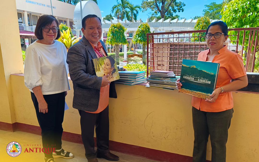 Office of Sen. Loren and Cong. AA donate books to UA