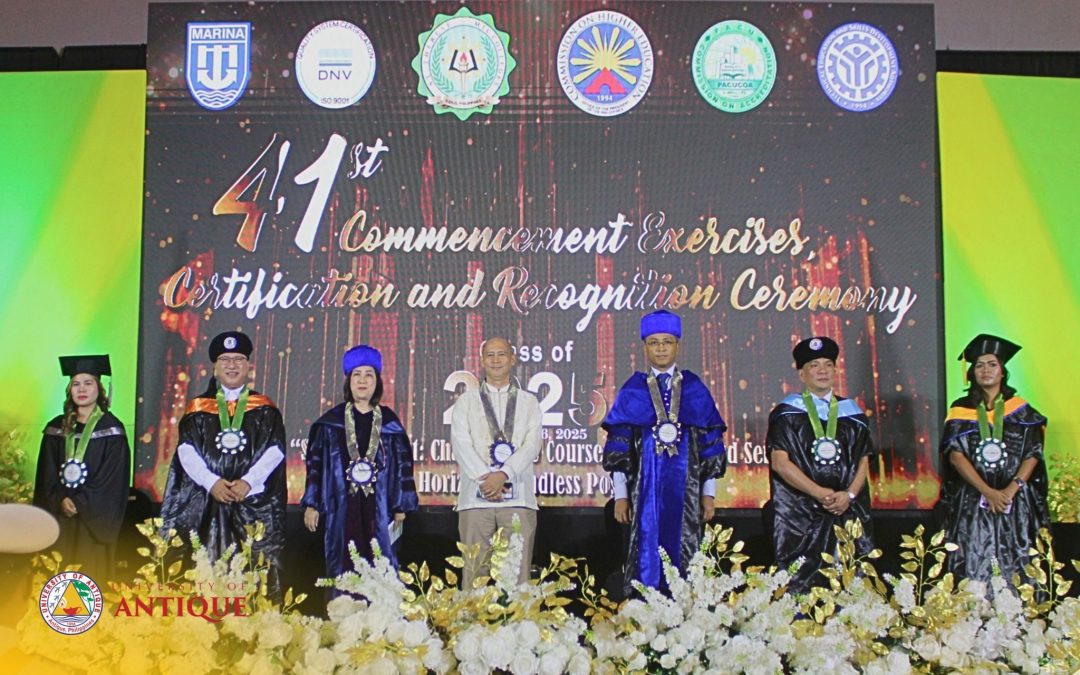CMS Dean Garfin inspires graduates of St. Therese – MTC Colleges