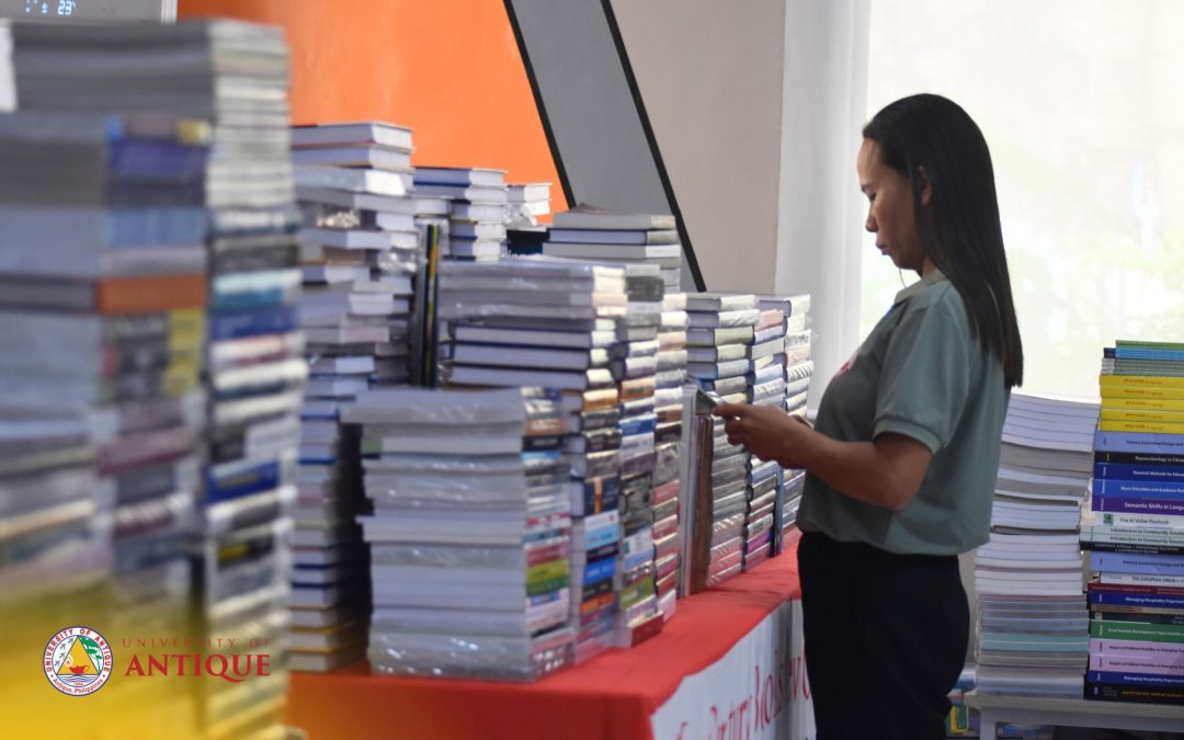 UA Opens Annual Book Fair for 72nd Foundation Week